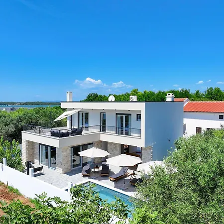 Crowonder Bura With Heated Swimming Pool And Jacuzzi Βίλα *