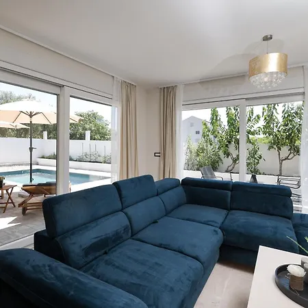 Crowonder Bura With Heated Swimming Pool And Jacuzzi Vila Privlaka (Zadar)