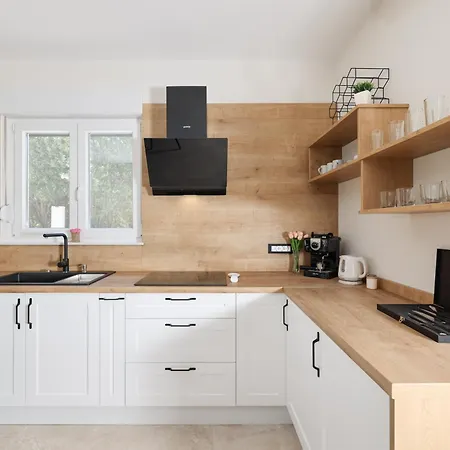Villa Crowonder Bura With Heated Swimming Pool And Jacuzzi *