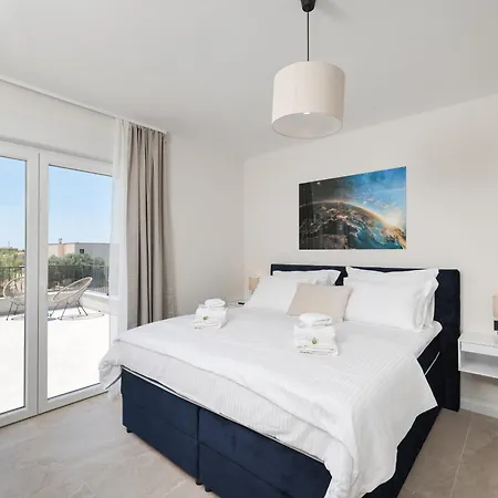 Crowonder Bura With Heated Swimming Pool And Jacuzzi Vila *