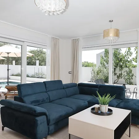 Vila Crowonder Bura With Heated Swimming Pool And Jacuzzi Privlaka (Zadar)