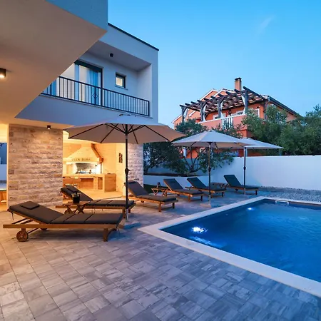 Crowonder Bura With Heated Swimming Pool And Jacuzzi * Privlaka (Zadar)