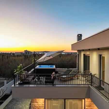 Crowonder Bura With Heated Swimming Pool And Jacuzzi Vila Privlaka (Zadar)