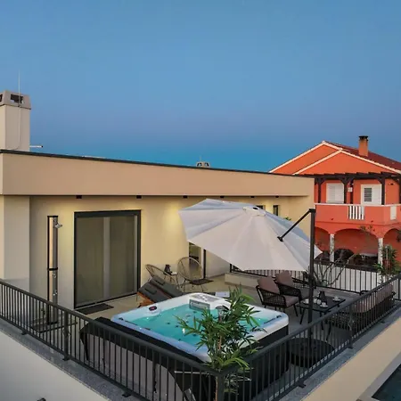 Crowonder Bura With Heated Swimming Pool And Jacuzzi Villa *