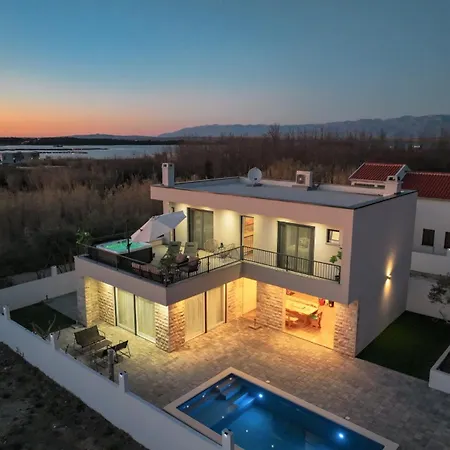 Crowonder Bura With Heated Swimming Pool And Jacuzzi Willa Privlaka (Zadar)