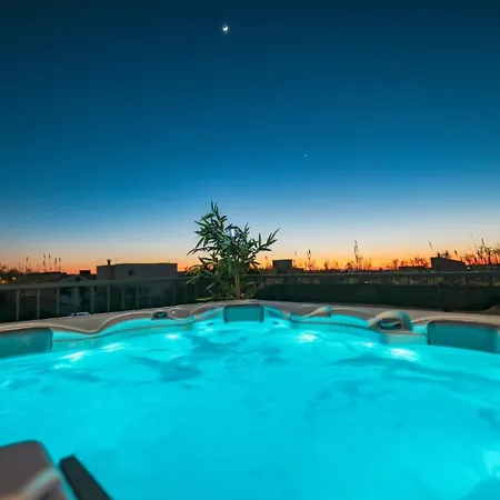 Crowonder Bura With Heated Swimming Pool And Jacuzzi Privlaka (Zadar)