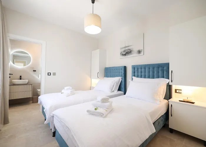 Crowonder Bura With Heated Swimming Pool And Jacuzzi