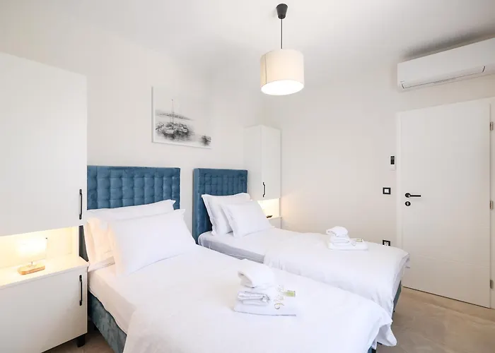 Вилла Crowonder Bura With Heated Swimming Pool And Jacuzzi Привлака