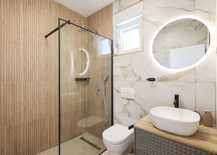 Crowonder Bura With Heated Swimming Pool And Jacuzzi *