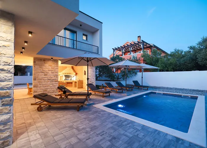 Crowonder Bura With Heated Swimming Pool And Jacuzzi * Привлака