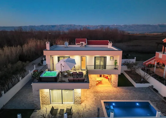 Βίλα Crowonder Bura With Heated Swimming Pool And Jacuzzi *