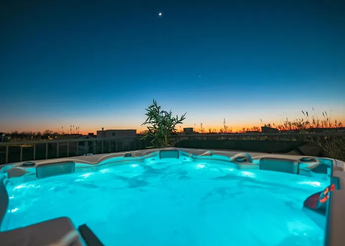 Crowonder Bura With Heated Swimming Pool And Jacuzzi Привлака