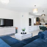 Crowonder Bura With Heated Swimming Pool And Jacuzzi Villa