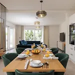 Villa Crowonder Bura With Heated Swimming Pool And Jacuzzi