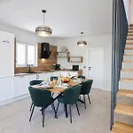 Crowonder Bura With Heated Swimming Pool And Jacuzzi Villa