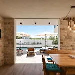 Villa Crowonder Bura With Heated Swimming Pool And Jacuzzi *