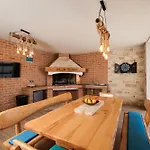 Crowonder Bura With Heated Swimming Pool And Jacuzzi Villa Privlaka (Zadar)