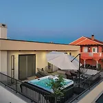 Crowonder Bura With Heated Swimming Pool And Jacuzzi Villa *