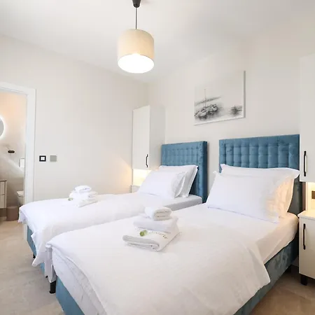 Crowonder Bura With Heated Swimming Pool And Jacuzzi
