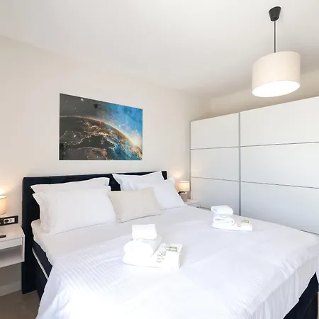Crowonder Bura With Heated Swimming Pool And Jacuzzi Willa Privlaka (Zadar)