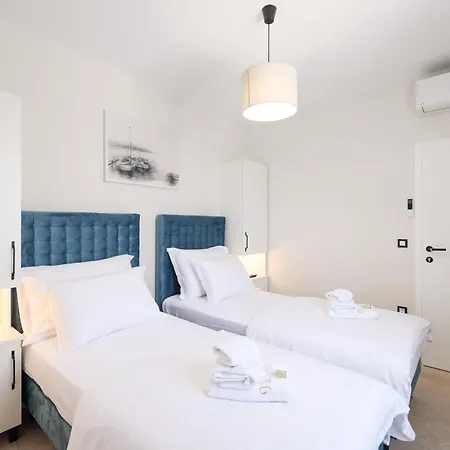 Willa Crowonder Bura With Heated Swimming Pool And Jacuzzi Privlaka (Zadar)