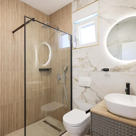 Crowonder Bura With Heated Swimming Pool And Jacuzzi *