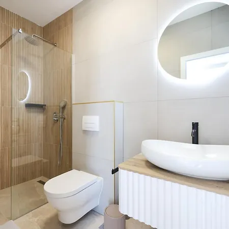 Willa Crowonder Bura With Heated Swimming Pool And Jacuzzi Privlaka (Zadar)