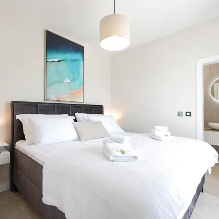 Crowonder Bura With Heated Swimming Pool And Jacuzzi 빌라