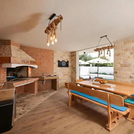 Crowonder Bura With Heated Swimming Pool And Jacuzzi 빌라 *