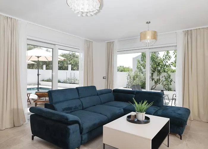 Villa Crowonder Bura With Heated Swimming Pool And Jacuzzi Privlaka (Zadar)